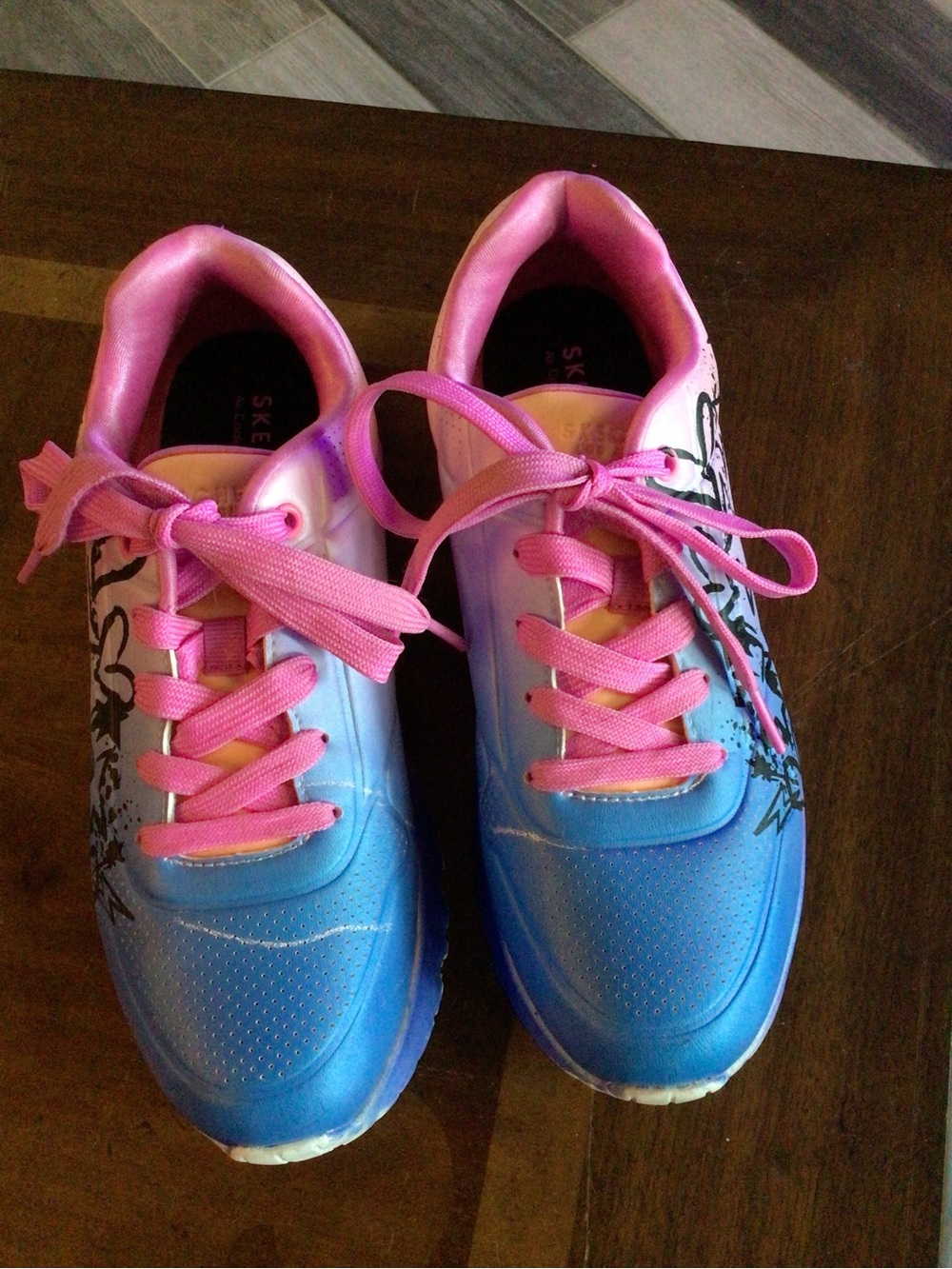 Skechers Kids Blue-to-Pink Gradient Sneakers with Hot Pink Laces